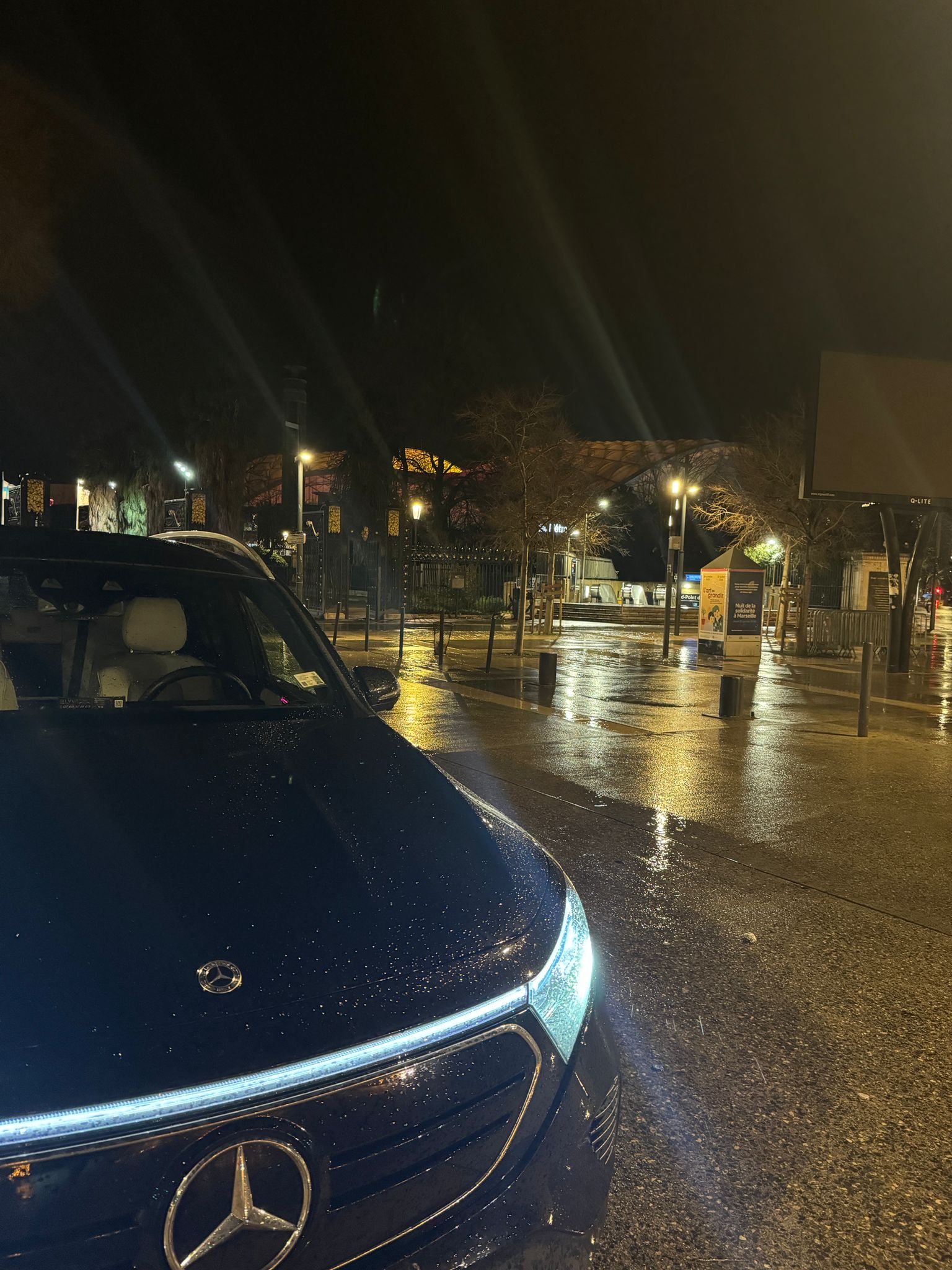 Mercedes EQB SO VTC de nuit à Marseille – transferts premium 24/7